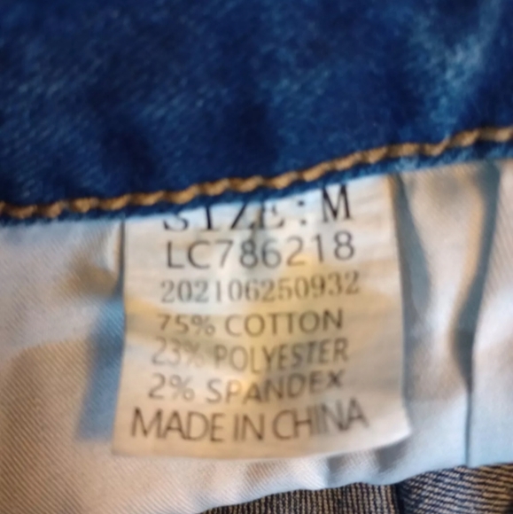 Unbranded Women's Distressed Cut Off Pre Washed Jeans Booty Shorts Size M - Picture 3 of 3